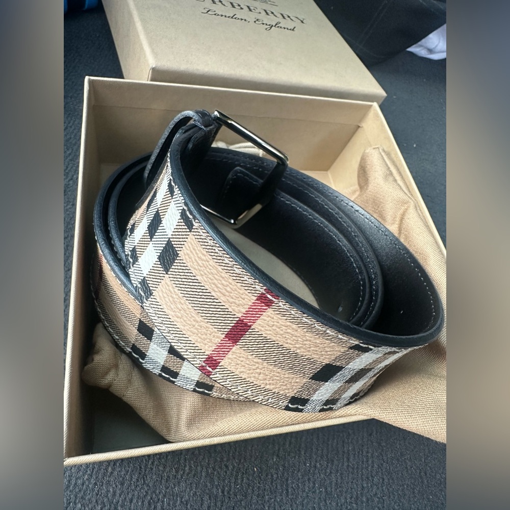 Burberry belt never worn brand new size 34 waist